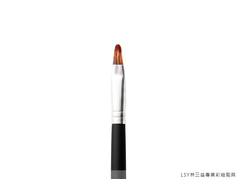 遮瑕,遮瑕刷,LSY林三益 530遮瑕刷,530適合以點拍的方式遮瑕痘痘跟斑點,或是較難觸及的部位做重點遮瑕。