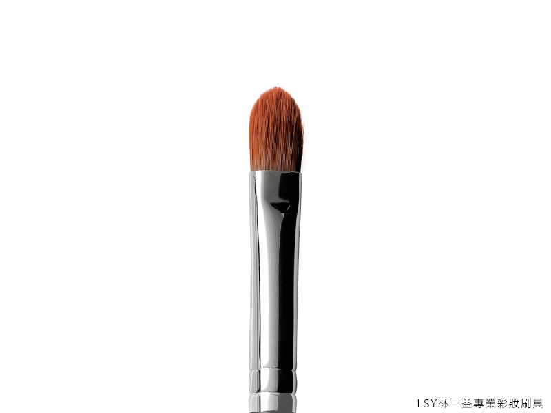 遮瑕,遮瑕刷,LSY 林三益 541局部遮瑕刷,541圓弧扁平型的設計,適合眼袋或黑眼圈較大範圍的遮瑕,刷頭尖端可精準在狹窄範圍遮瑕,包含淚溝、鼻翼等處。