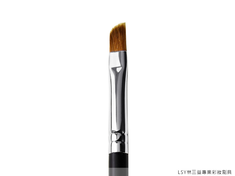 眼線,眼線刷,LSY林三益 519眼影斜刷,ㄑ字部位的畫法,不論上下眼皮,都是從眼尾往眼頭畫,讓顏色最深的地方留在眼尾