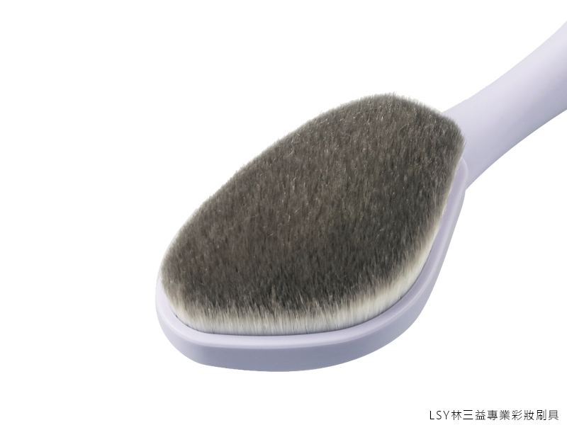 粉底,粉底刷,LSY林三益 牙刷型粉底刷,橢圓面大小適中,使用不需任何技巧,初學者也能立刻上手。