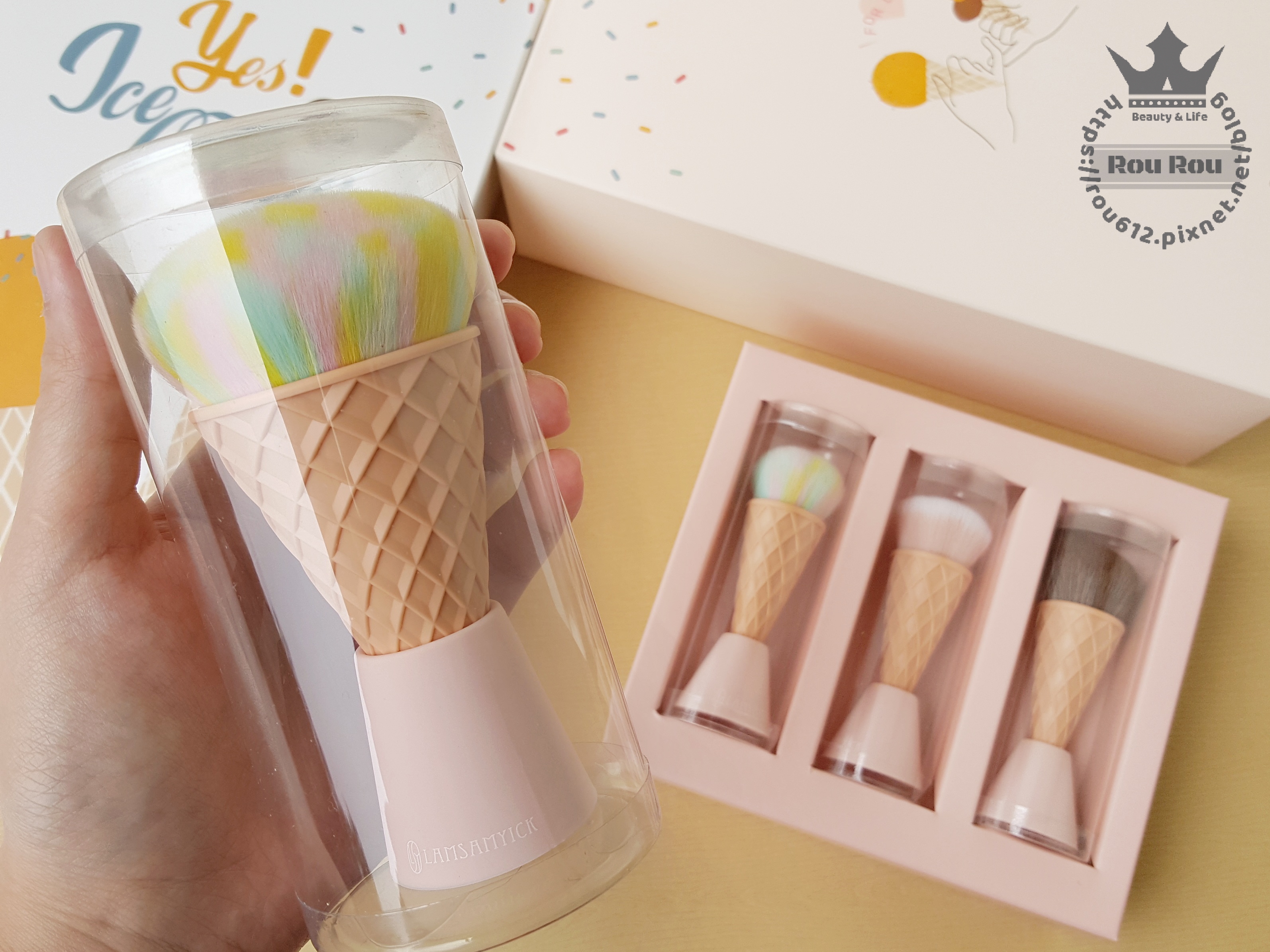腮紅,修容,LSY林三益 冰淇淋刷具組,每款冰淇淋都有自己的透明盒，比較少用時就可以放在裡面防塵。