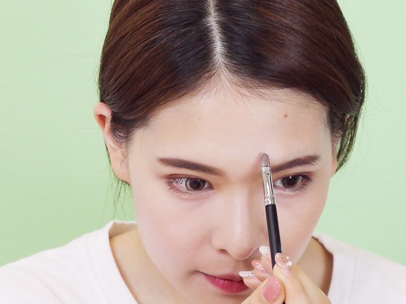 飾底乳,底妝,LSY林三益 口罩妝,底妝悶在口罩內很容易融妝,還會沾上口罩,這時候可以用飾底乳代替粉底,比較清爽也可明亮膚色